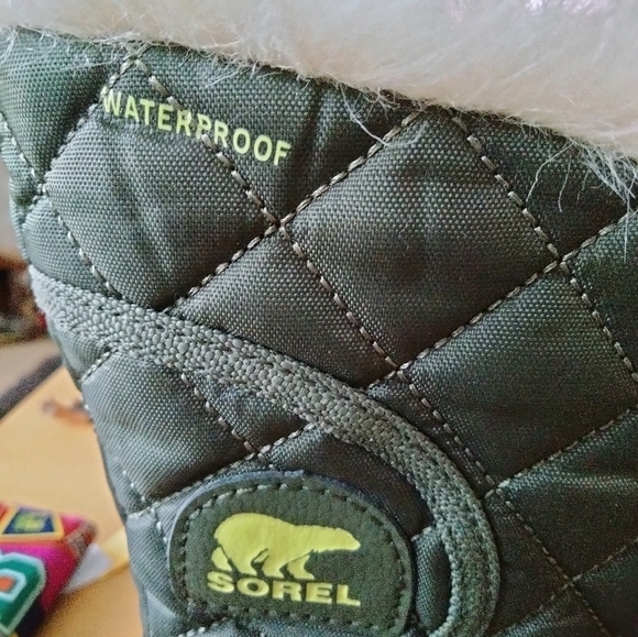 Sorel boots army green/lime green faux fur on top of the boot. waterproof - Picture 3 of 7